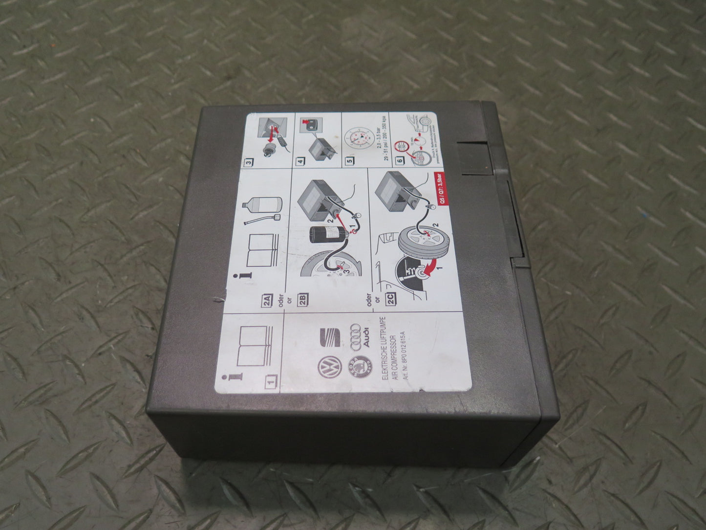 07-15 Audi 4L Q7 Emergency Tire Air Compressor Pump 8P0012615A OEM
