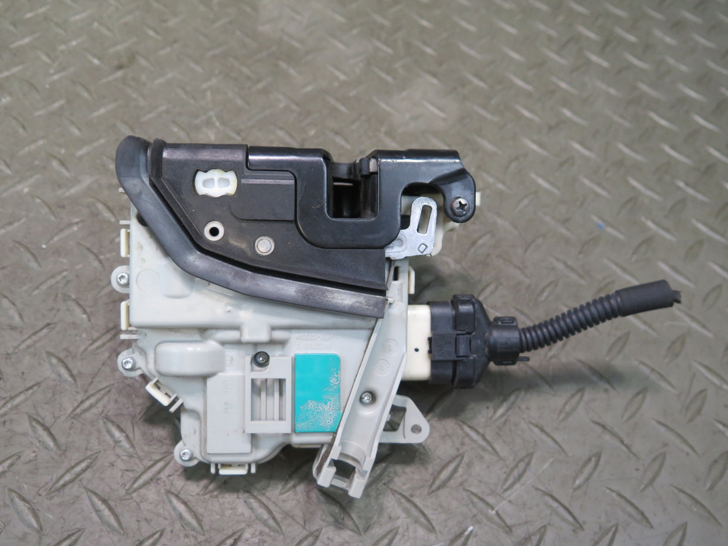 10-15 Audi 4L Q7 Front Right Door Lock Latch Actuator 8J1837016D OEM