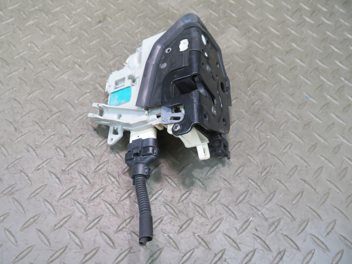 10-15 Audi 4L Q7 Front Right Door Lock Latch Actuator 8J1837016D OEM