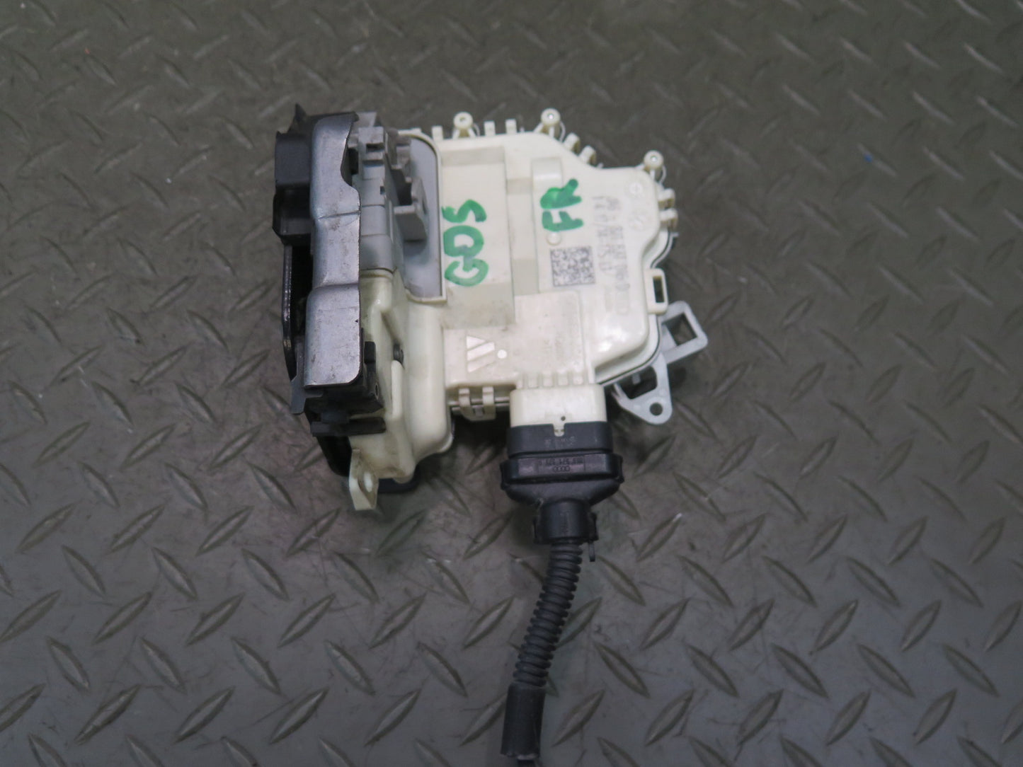 10-15 Audi 4L Q7 Front Right Door Lock Latch Actuator 8J1837016D OEM