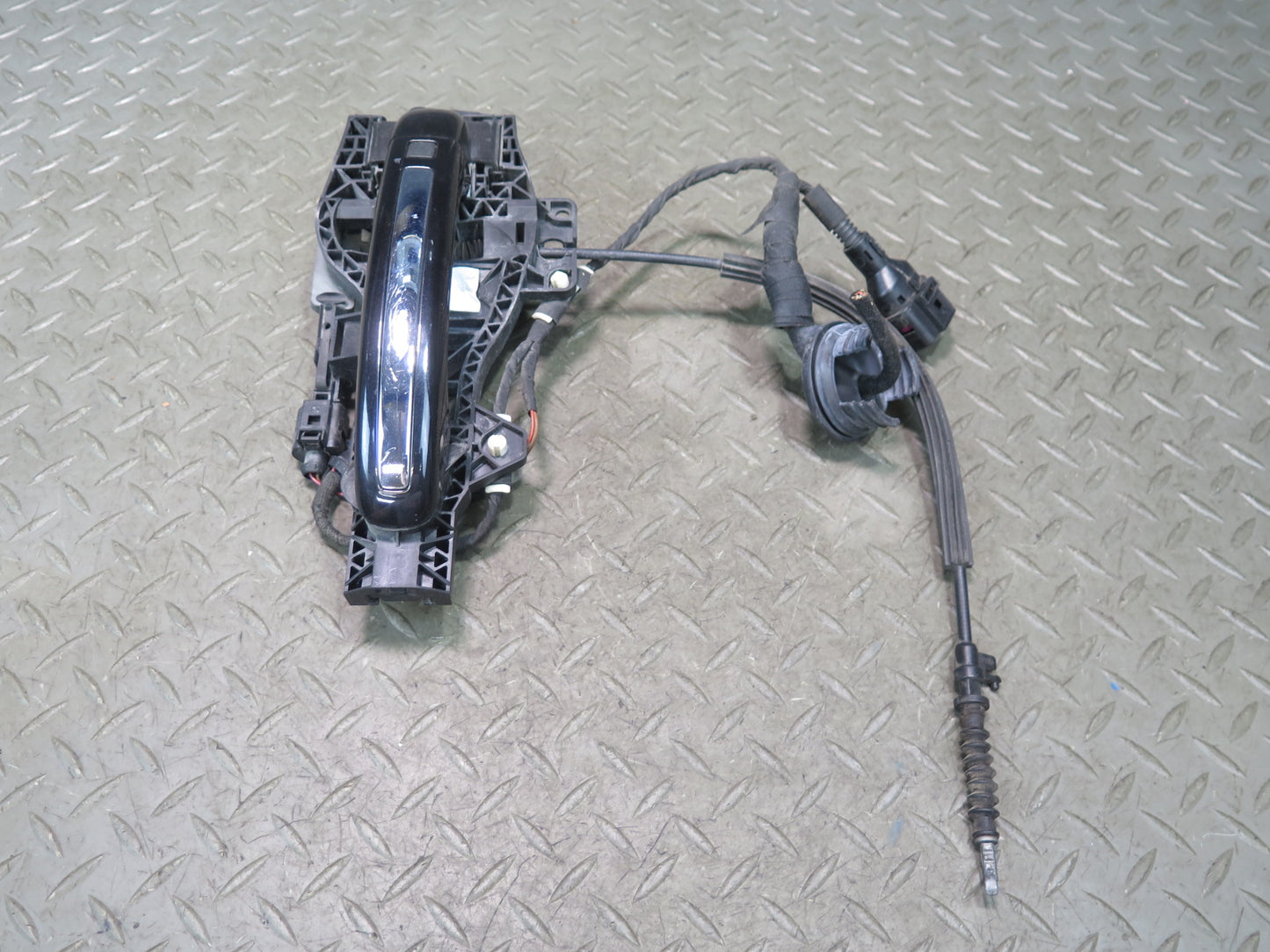 07-15 Audi 4L Q7 Rear Left Door Exterior Handle w Keyless Entry OEM