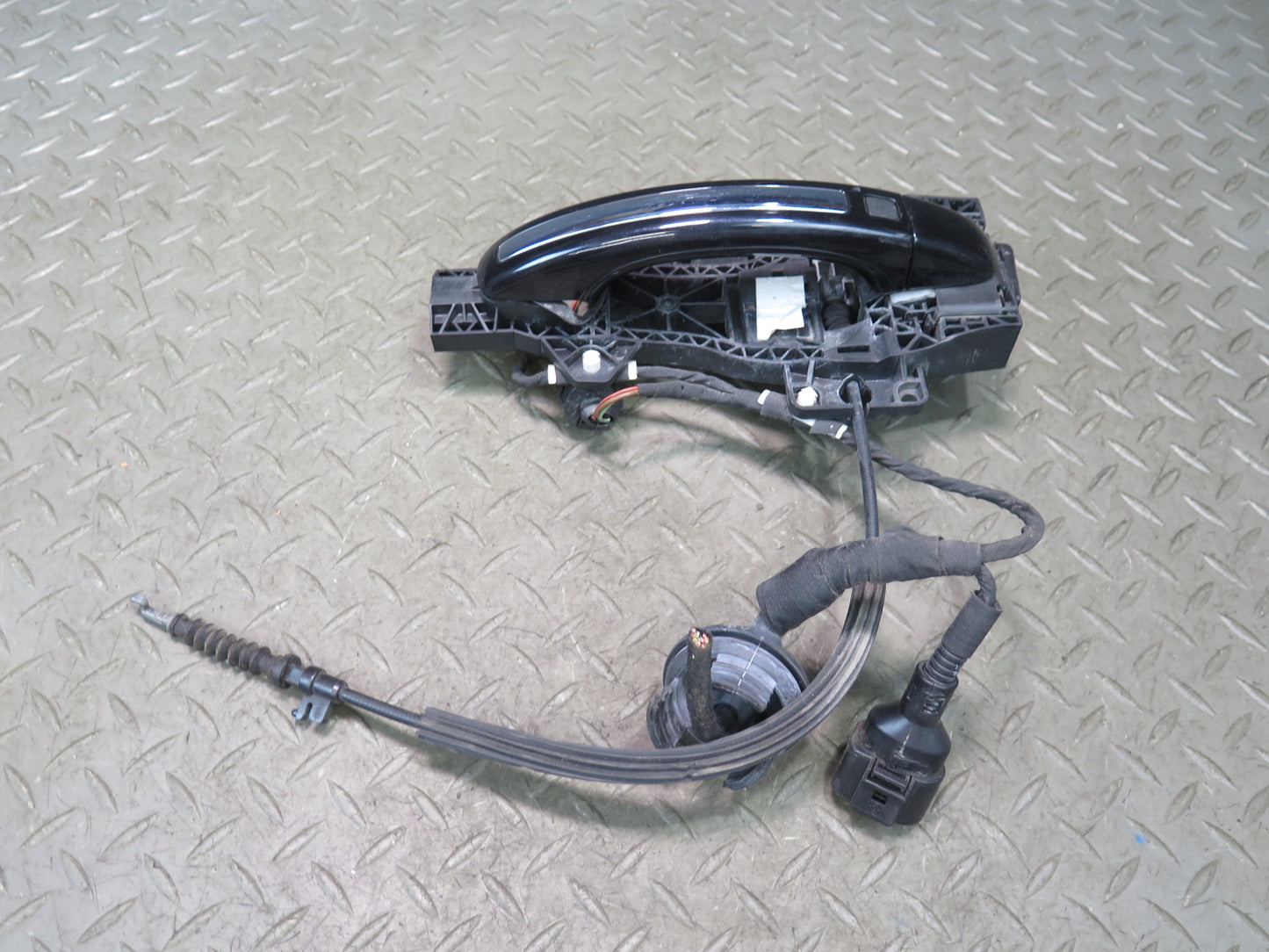 07-15 Audi 4L Q7 Rear Left Door Exterior Handle w Keyless Entry OEM