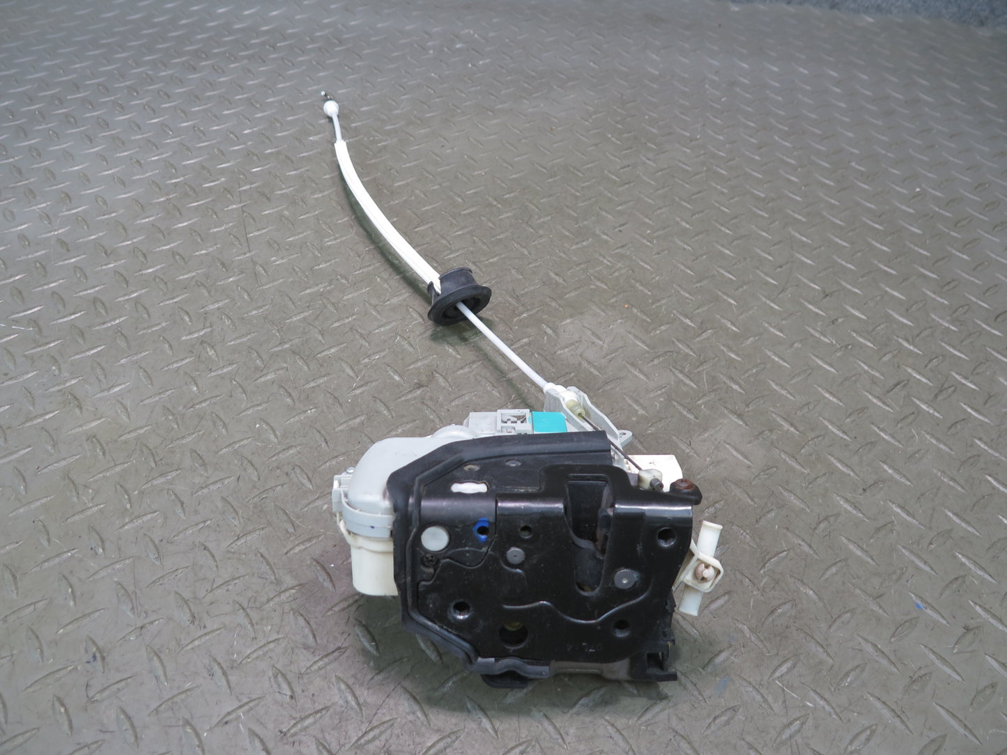 10-15 Audi 4L Q7 Front Left Door Lock Latch Actuator 8J1837015D OEM