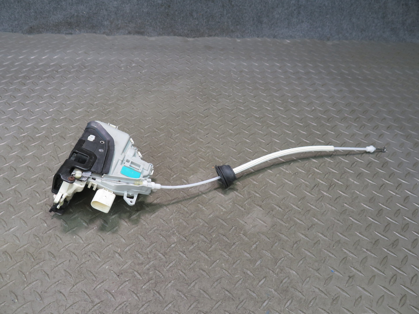 10-15 Audi 4L Q7 Front Left Door Lock Latch Actuator 8J1837015D OEM
