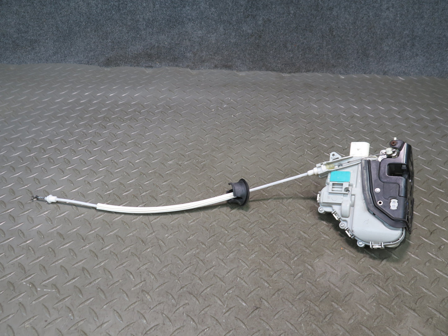 10-15 Audi 4L Q7 Front Left Door Lock Latch Actuator 8J1837015D OEM