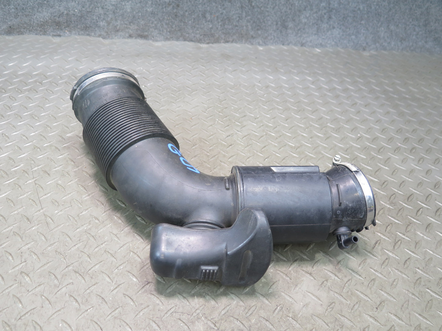 11-15 Audi 4L Q7 3.0L Air Intake Resonator Hose Pipe Line 06E129629R OEM