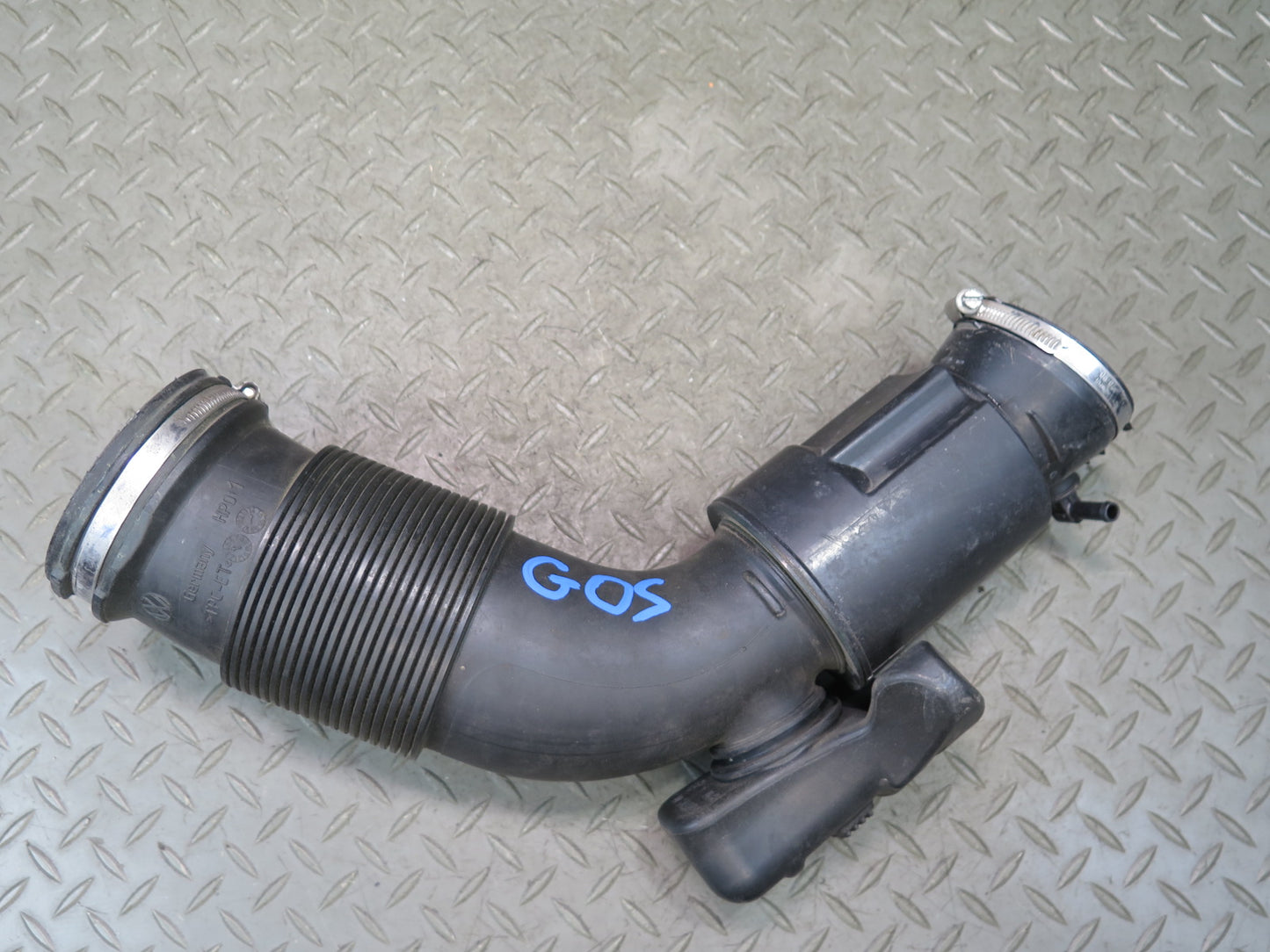 11-15 Audi 4L Q7 3.0L Air Intake Resonator Hose Pipe Line 06E129629R OEM