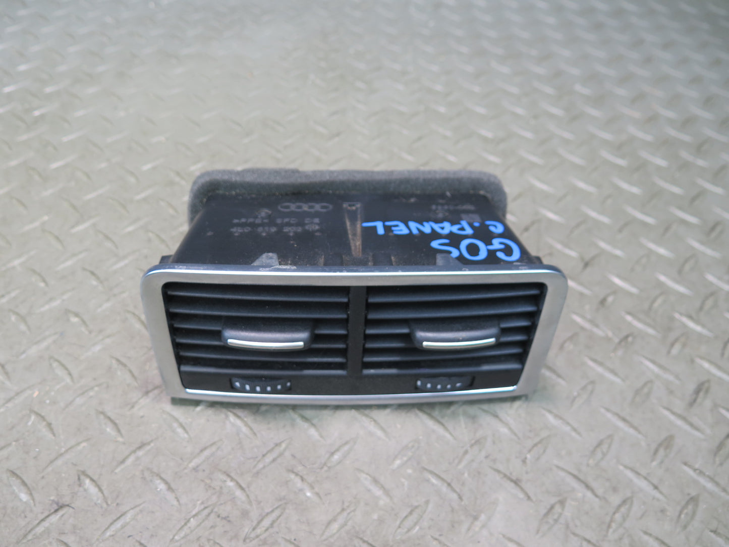 07-15 Audi Q7 4L Rear Center Console A/C Heater Air Vent 4L0819203 OEM