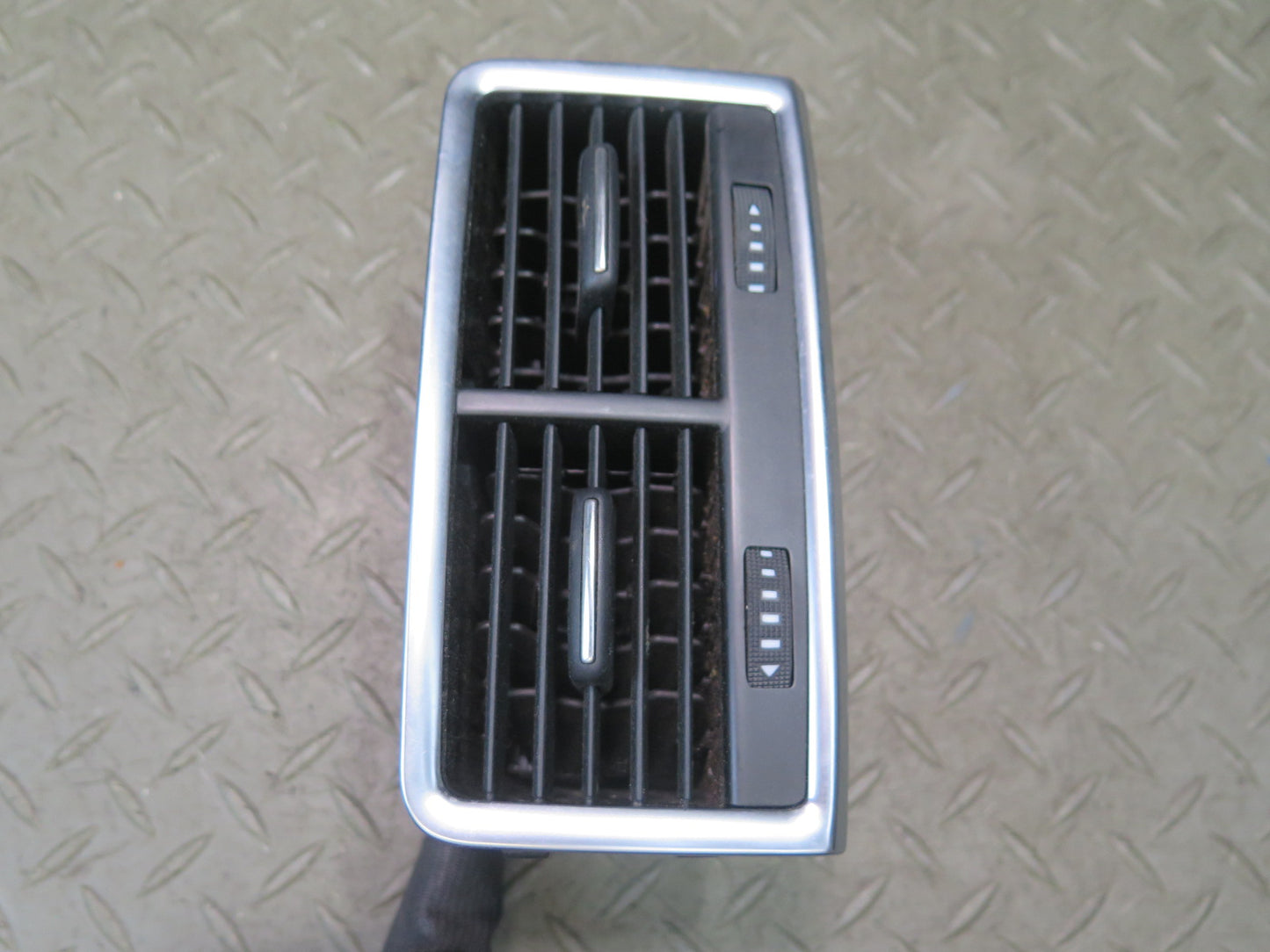 07-15 Audi Q7 4L Rear Center Console A/C Heater Air Vent 4L0819203 OEM