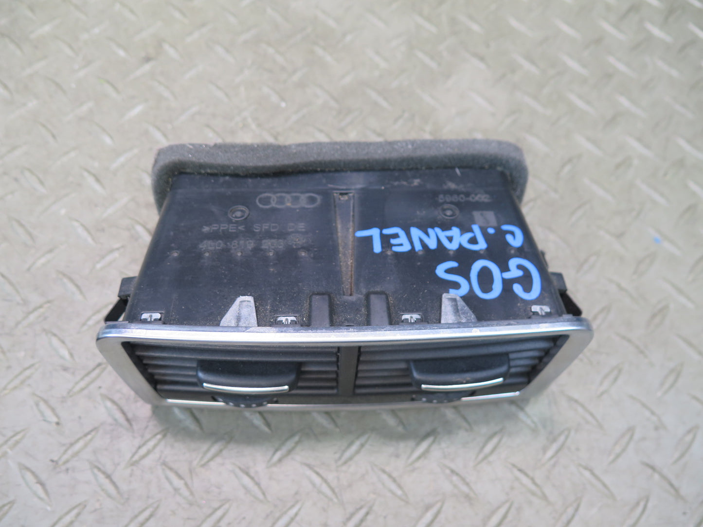 07-15 Audi Q7 4L Rear Center Console A/C Heater Air Vent 4L0819203 OEM