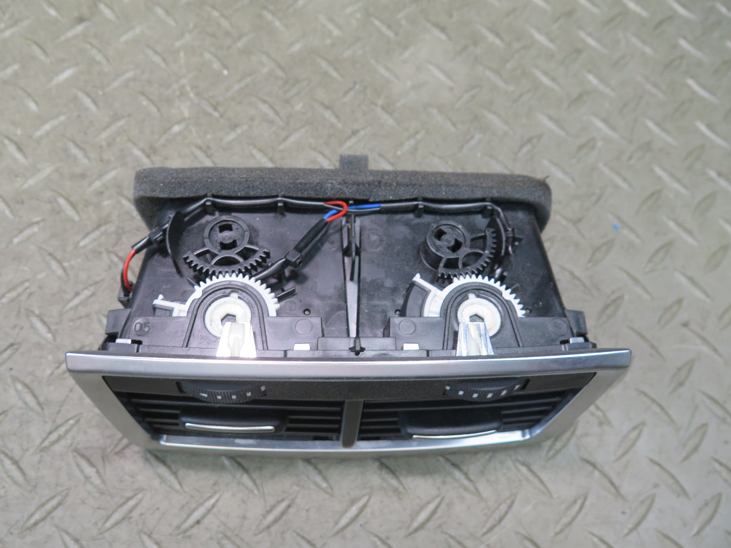 07-15 Audi Q7 4L Rear Center Console A/C Heater Air Vent 4L0819203 OEM