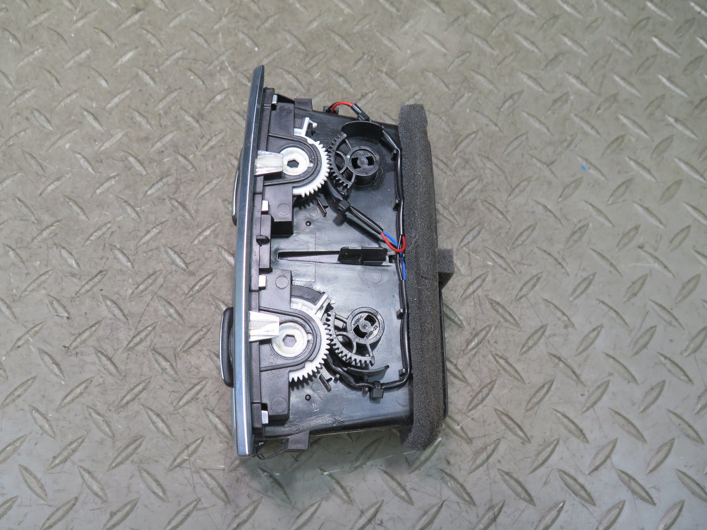 07-15 Audi Q7 4L Rear Center Console A/C Heater Air Vent 4L0819203 OEM