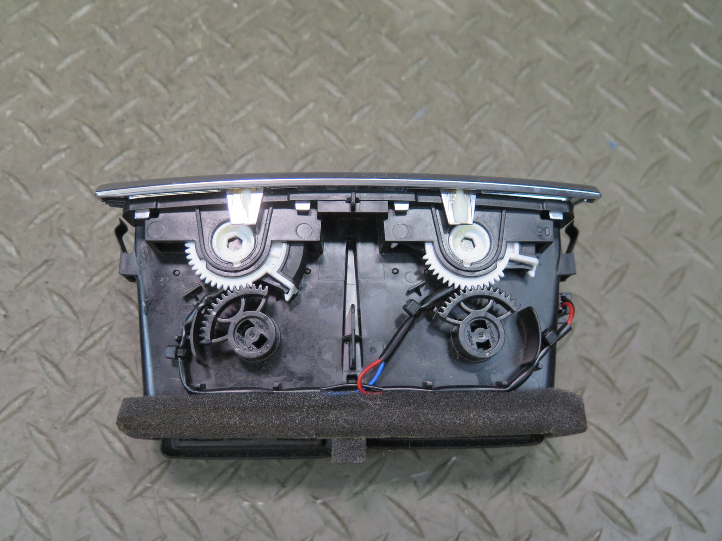 07-15 Audi Q7 4L Rear Center Console A/C Heater Air Vent 4L0819203 OEM