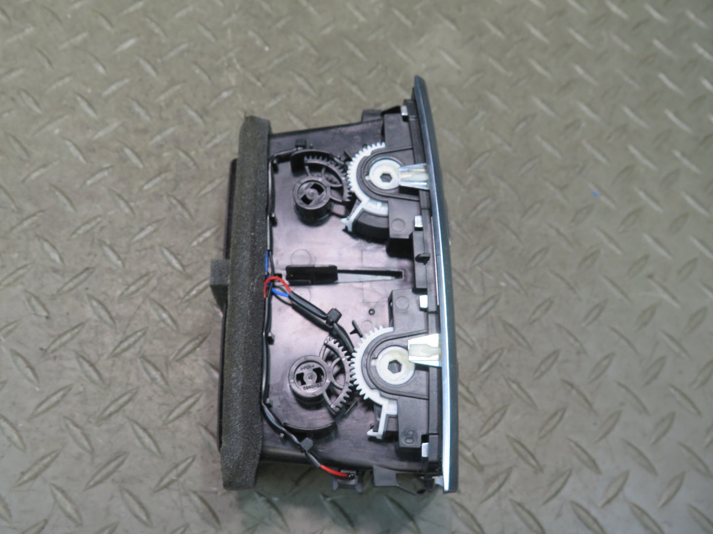 07-15 Audi Q7 4L Rear Center Console A/C Heater Air Vent 4L0819203 OEM
