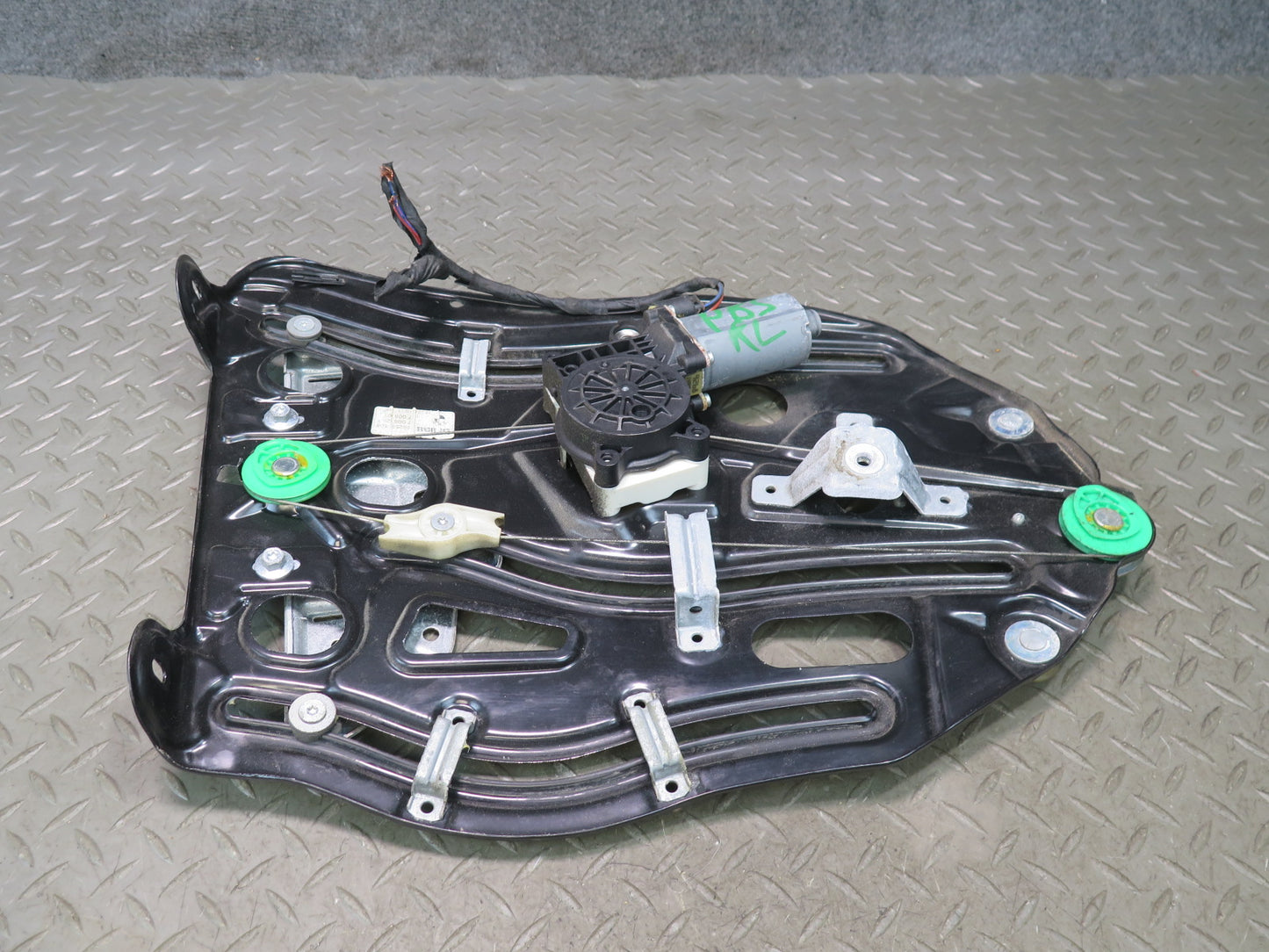 2006-2010 BMW E64 M6 Convertible Rear Left Quarter Window Regulator W/ Motor