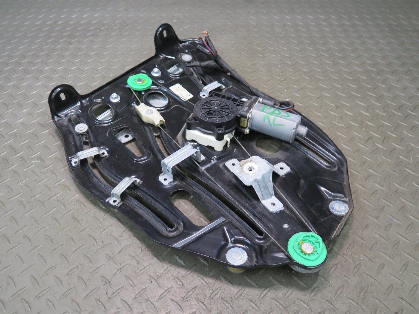 2006-2010 BMW E64 M6 Convertible Rear Left Quarter Window Regulator W/ Motor