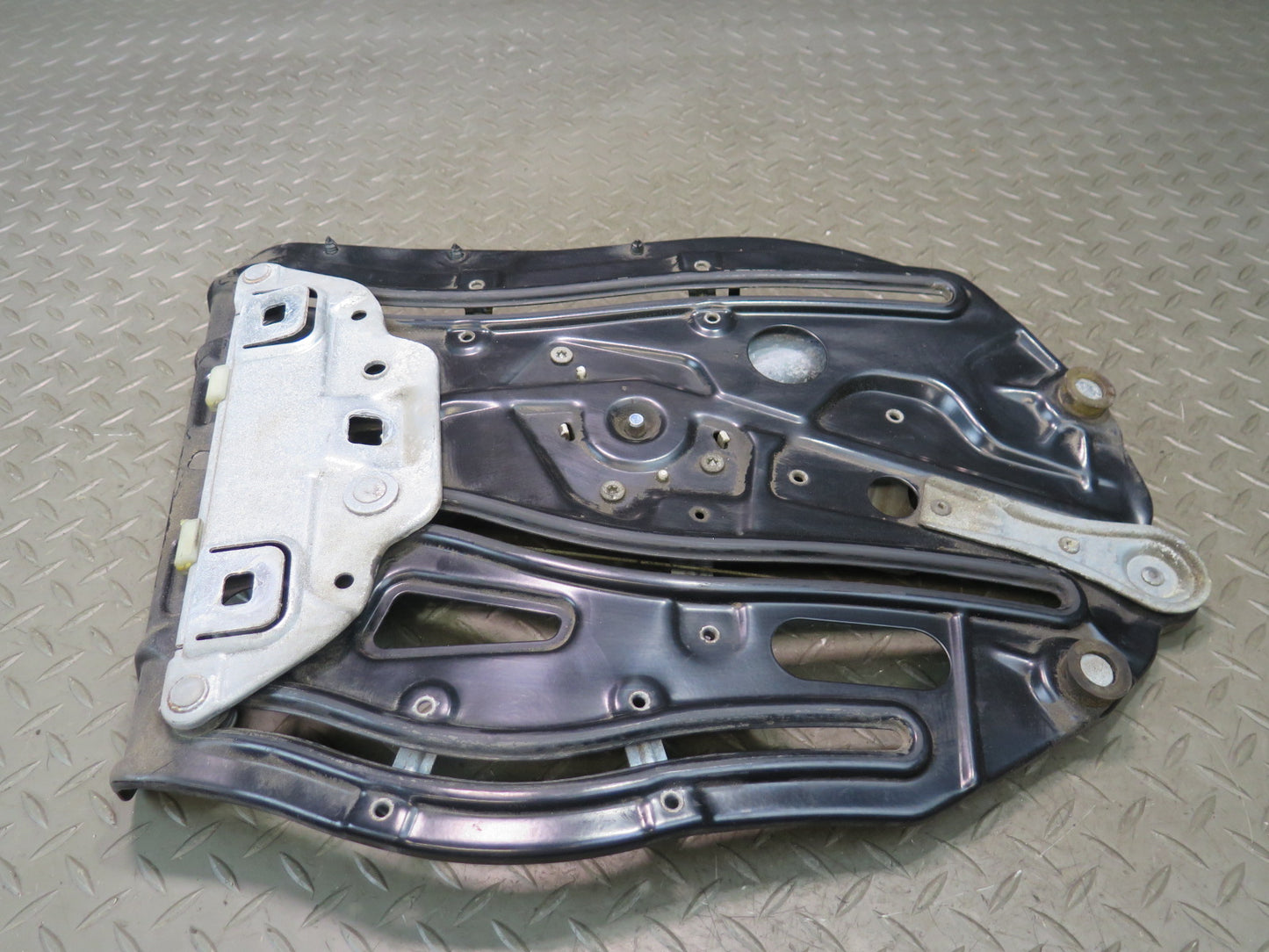 2006-2010 BMW E64 M6 Convertible Rear Right Quarter Window Regulator w Motor