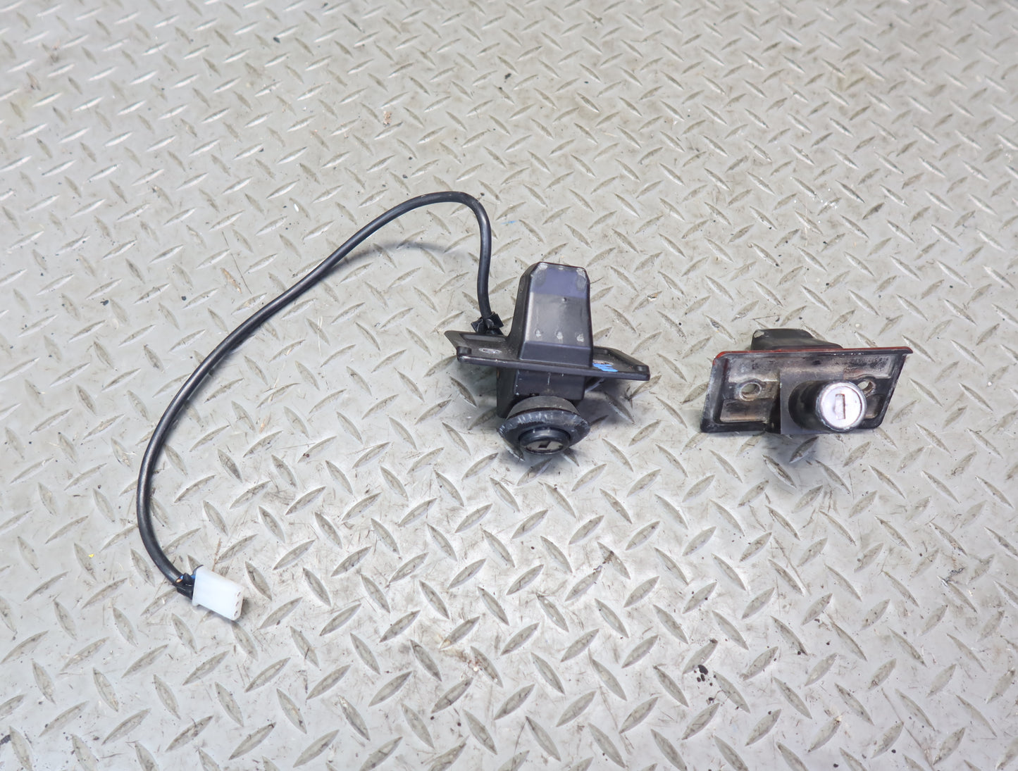 1985 Porsche 928 S Steering Column Ignition Door Glove Box Cylinder Lock KEY Set