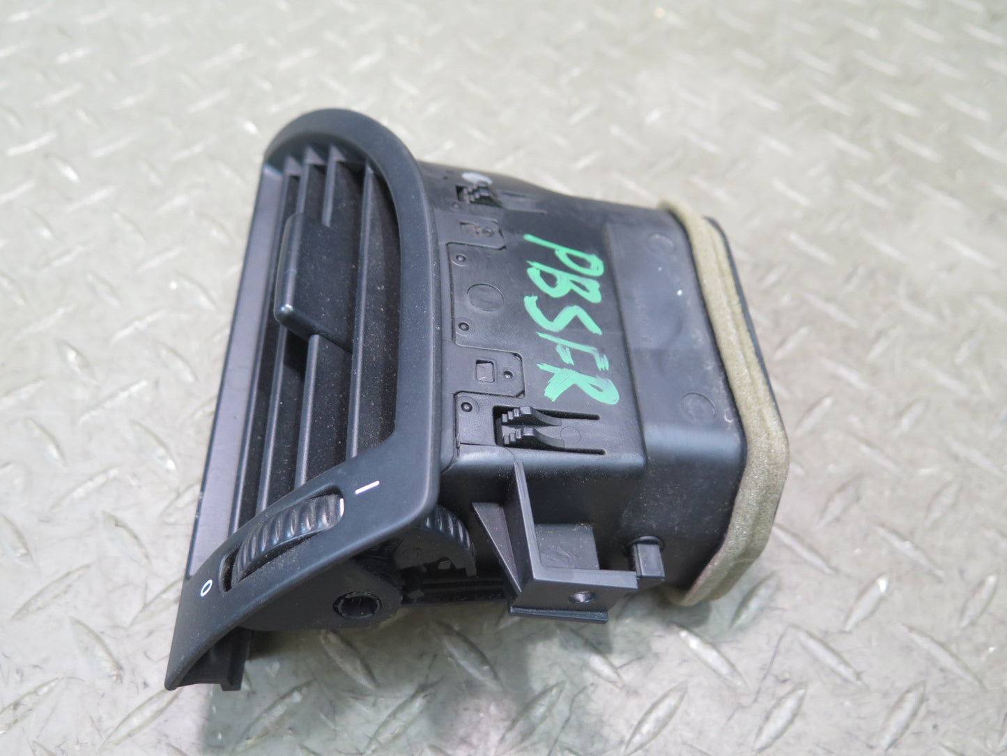 06-10 BMW E64 E63 M6 Dash Front Left & Right A/C Air Vent w Headlight Switch Set