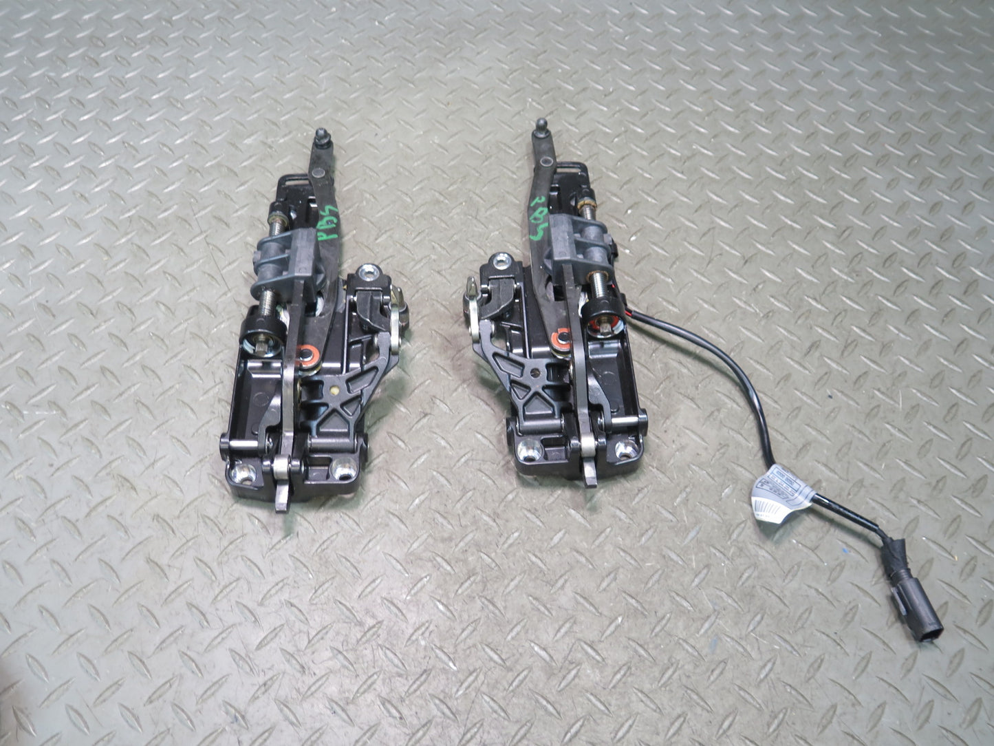 2007-2010 BMW E64 M6 Convertible Rear Left & Right Lock Latch Actuator Set of 2
