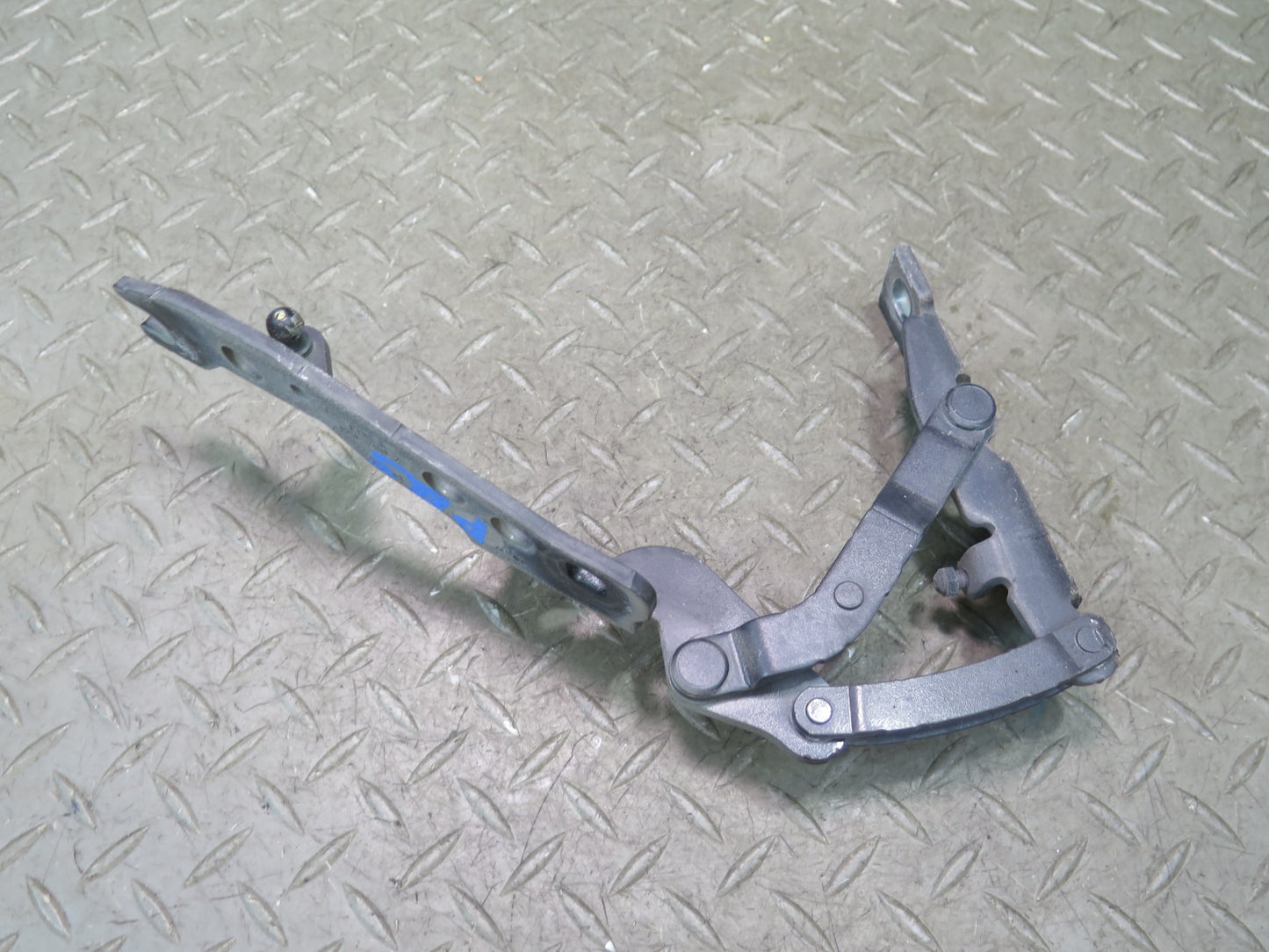 2006-2010 BMW E64 E63 M6 Front Left & Right Hood Hinge Set of 2