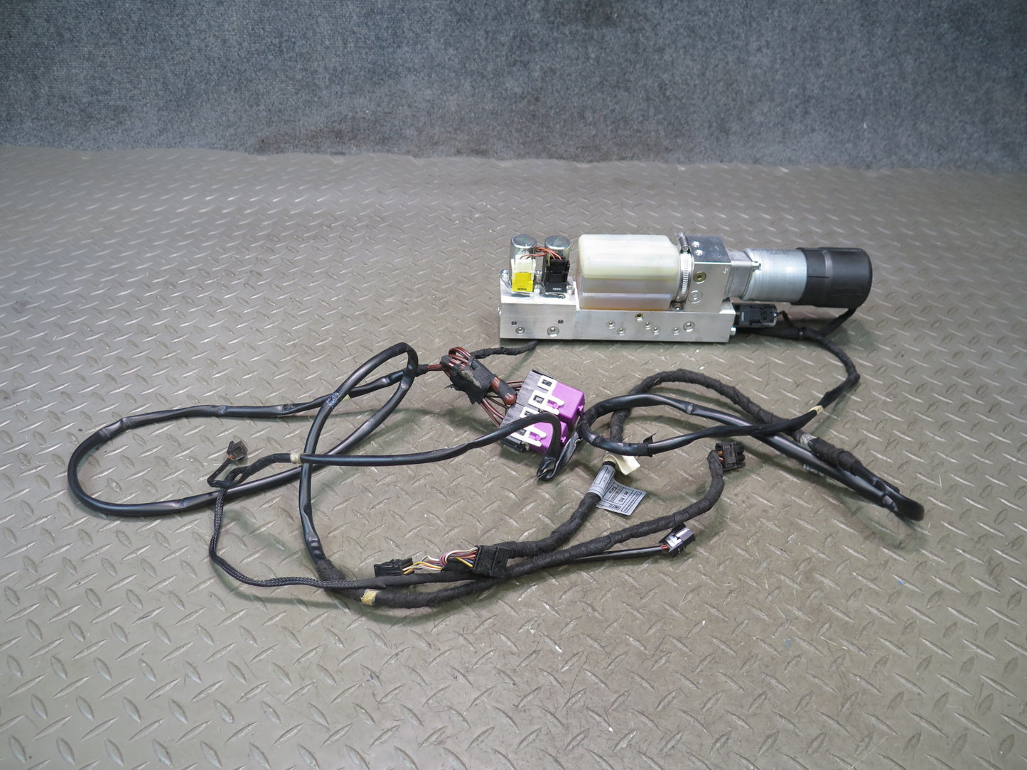 2004-2010 BMW E64 M6 Convertible TOP Roof Motor Hydraulic Pump W/ Wire