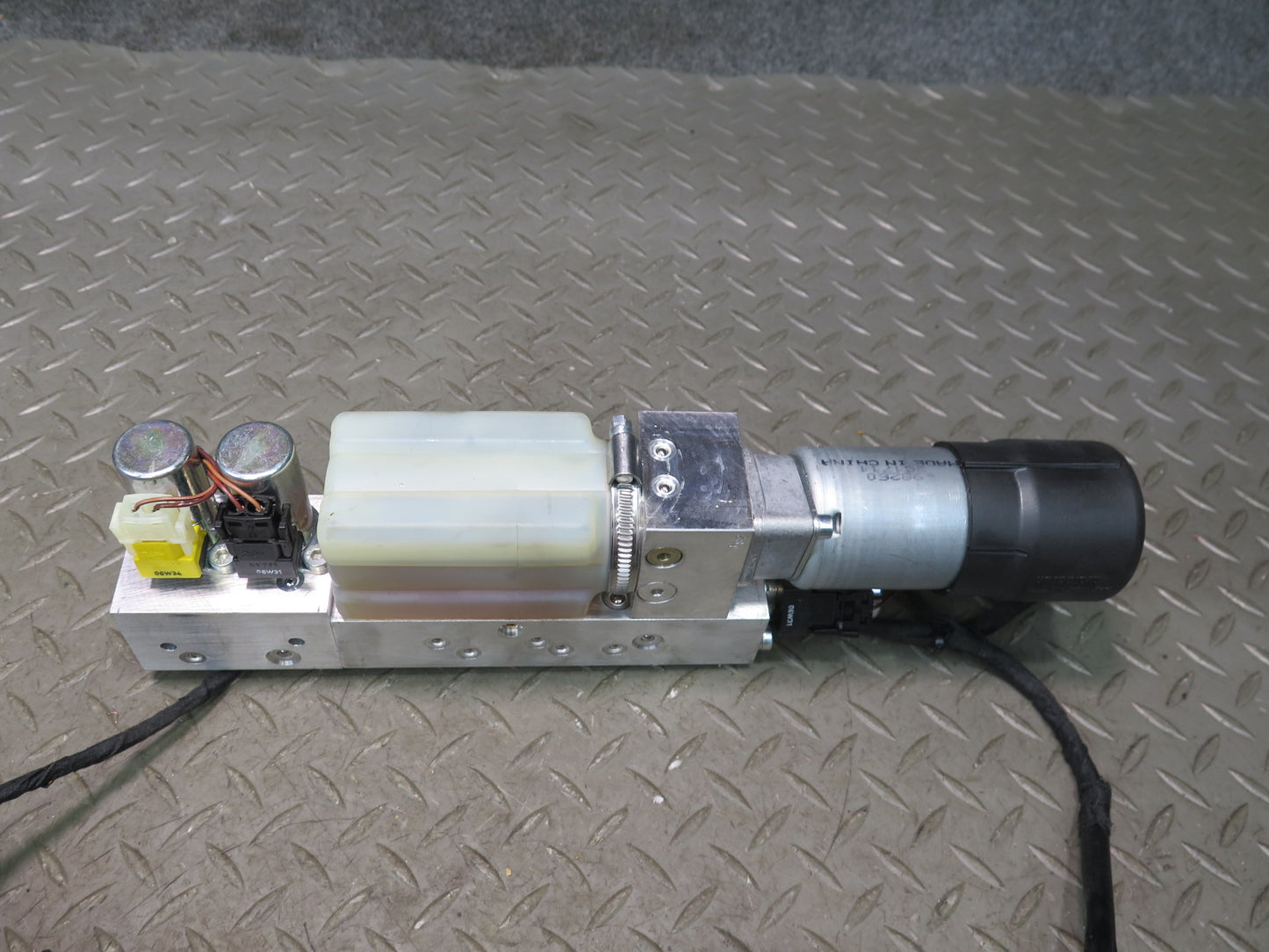 2004-2010 BMW E64 M6 Convertible TOP Roof Motor Hydraulic Pump W/ Wire