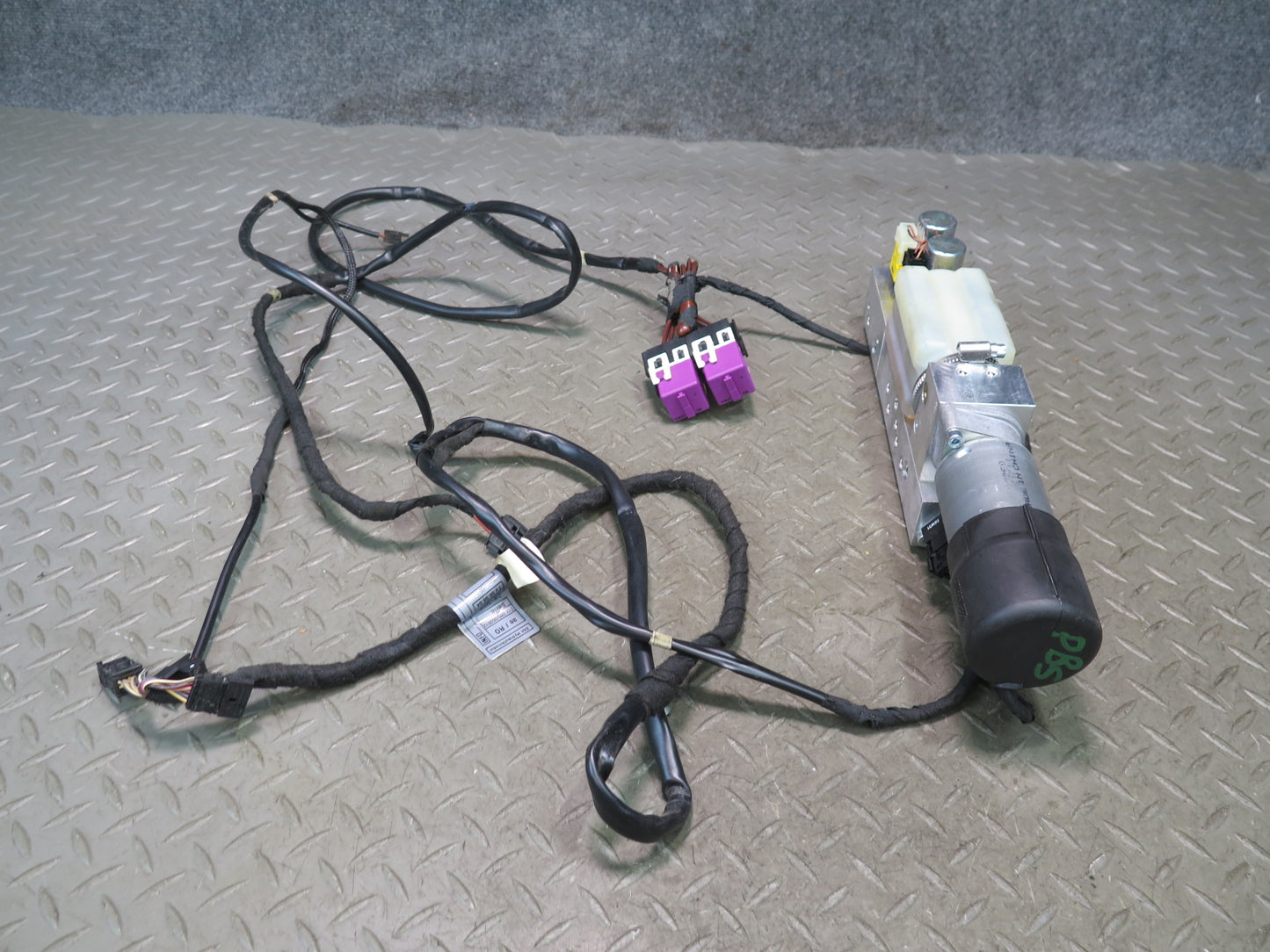 2004-2010 BMW E64 M6 Convertible TOP Roof Motor Hydraulic Pump W/ Wire