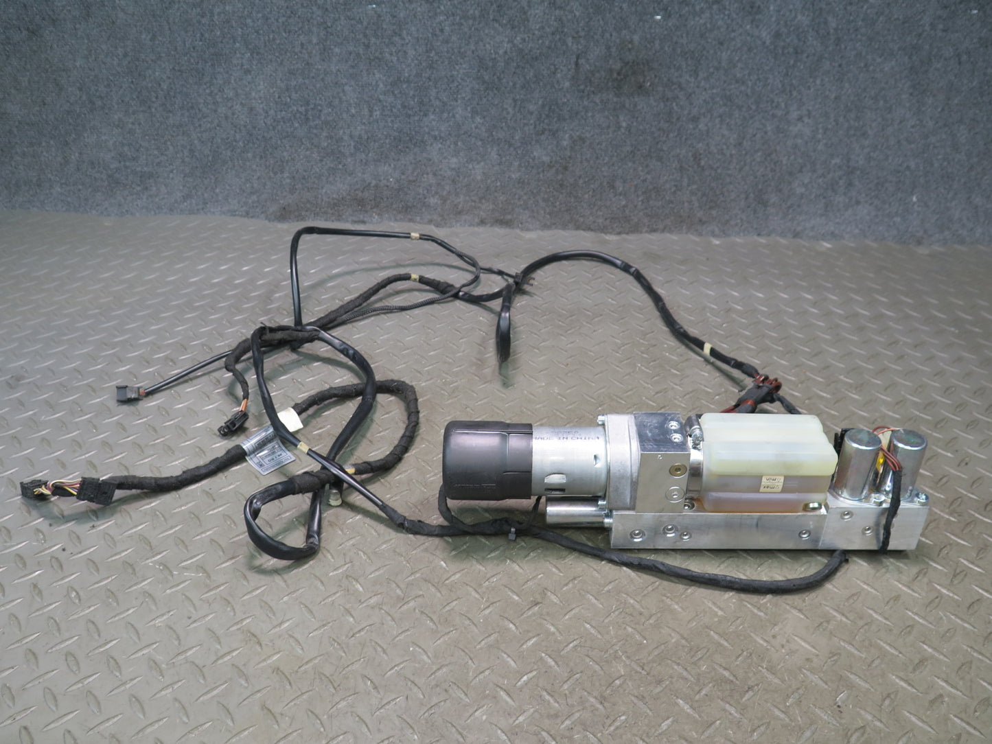 2004-2010 BMW E64 M6 Convertible TOP Roof Motor Hydraulic Pump W/ Wire