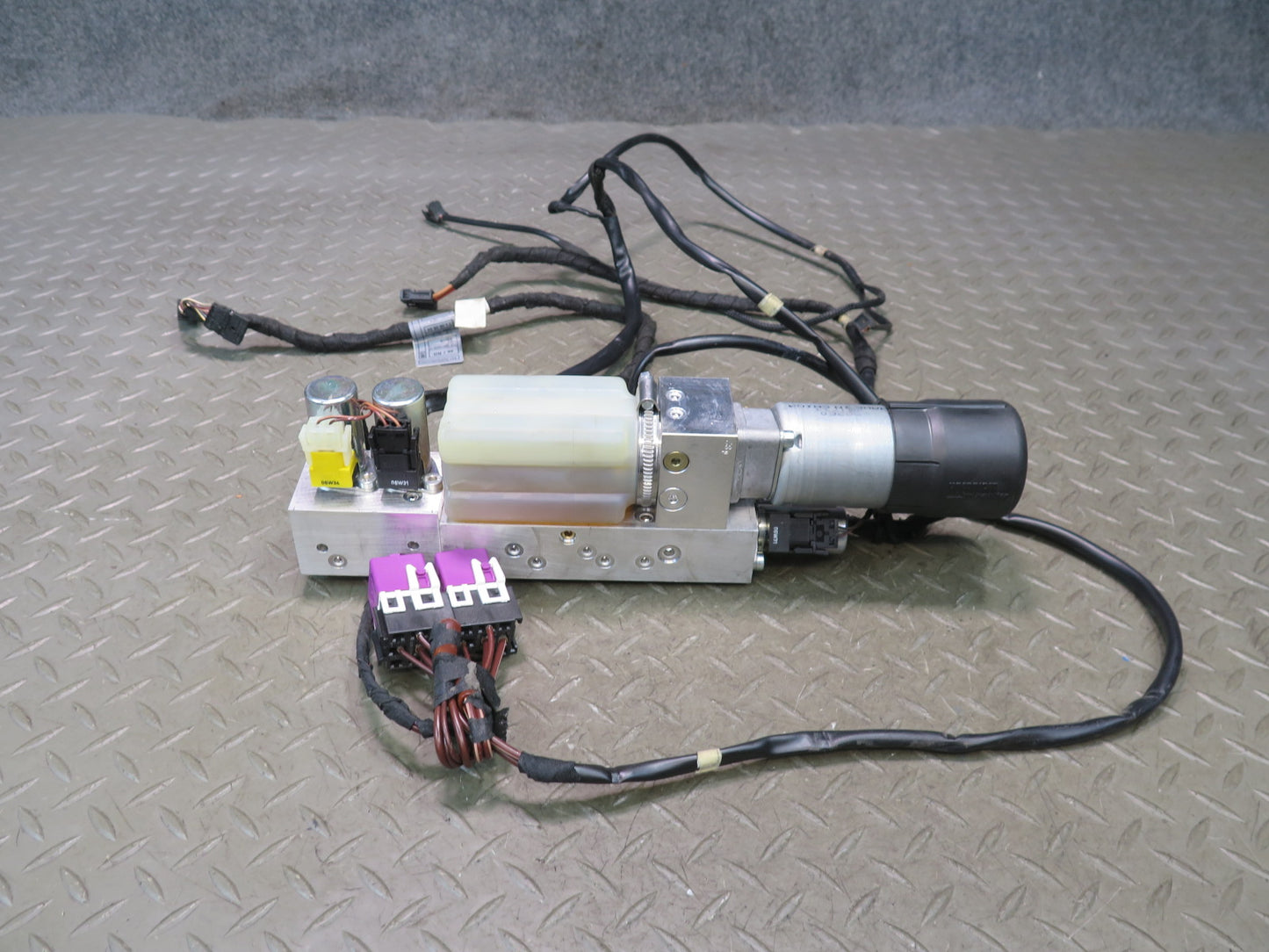 2004-2010 BMW E64 M6 Convertible TOP Roof Motor Hydraulic Pump W/ Wire