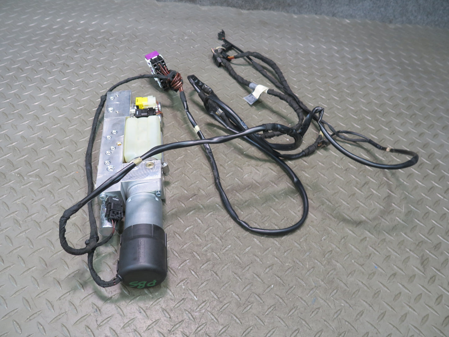 2004-2010 BMW E64 M6 Convertible TOP Roof Motor Hydraulic Pump W/ Wire