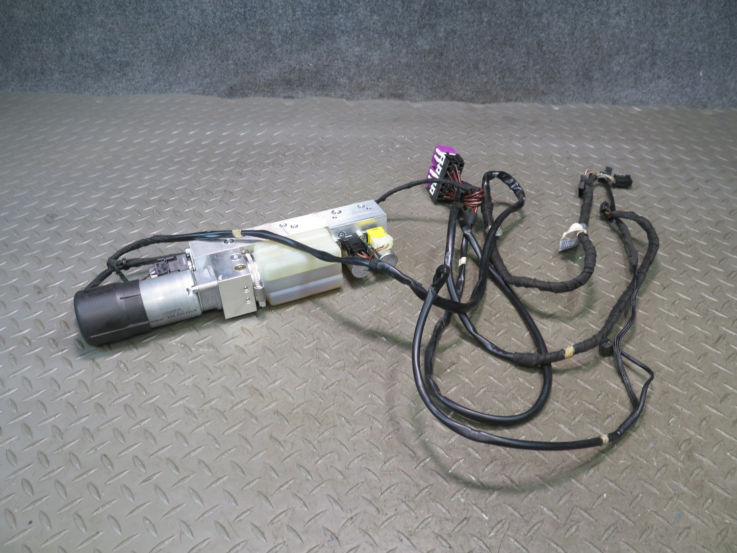 2004-2010 BMW E64 M6 Convertible TOP Roof Motor Hydraulic Pump W/ Wire