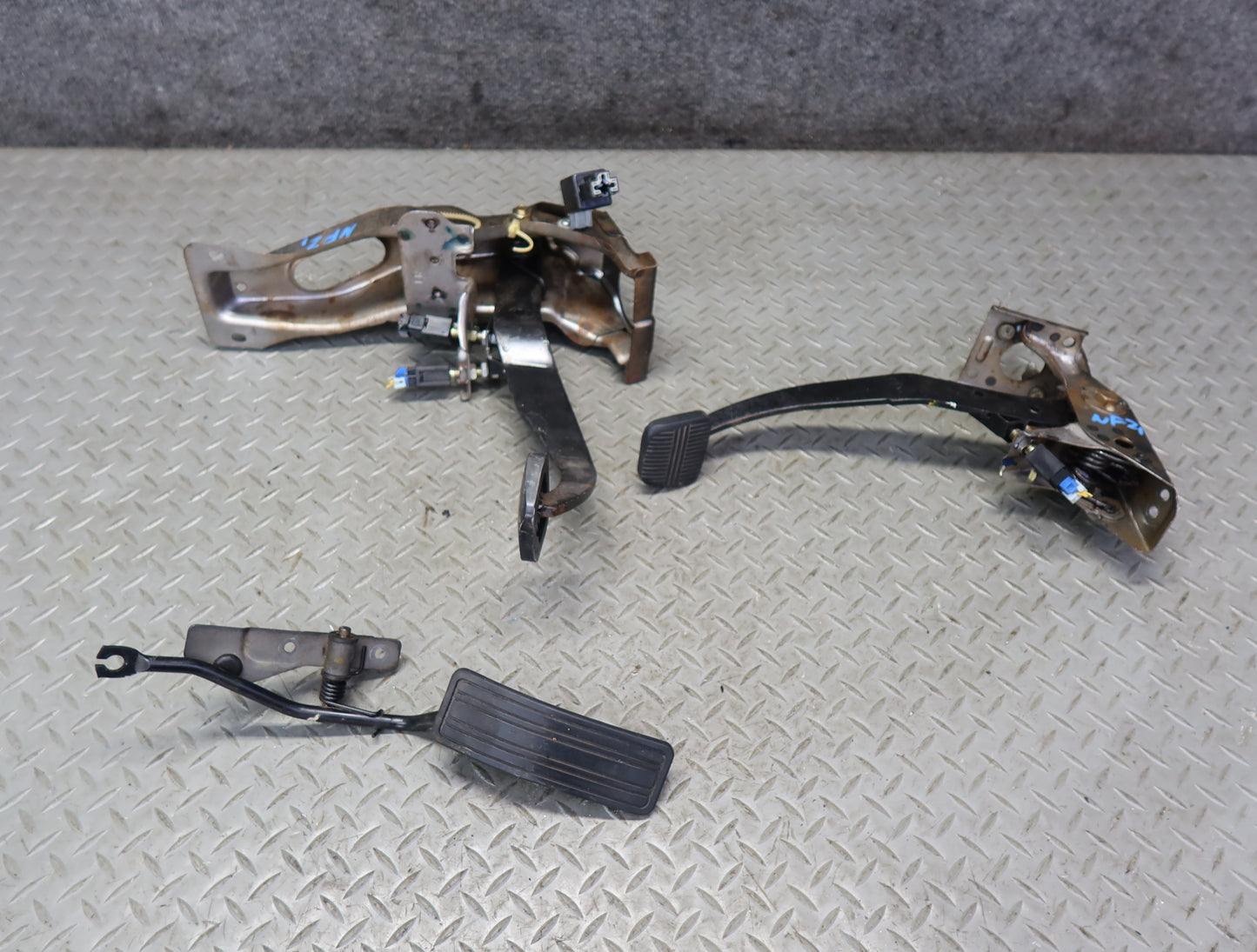 84-86 Nissan Z31 300ZX M/T Set of 3 Gas Acceleration Brake Stop Clutch Pedal OEM