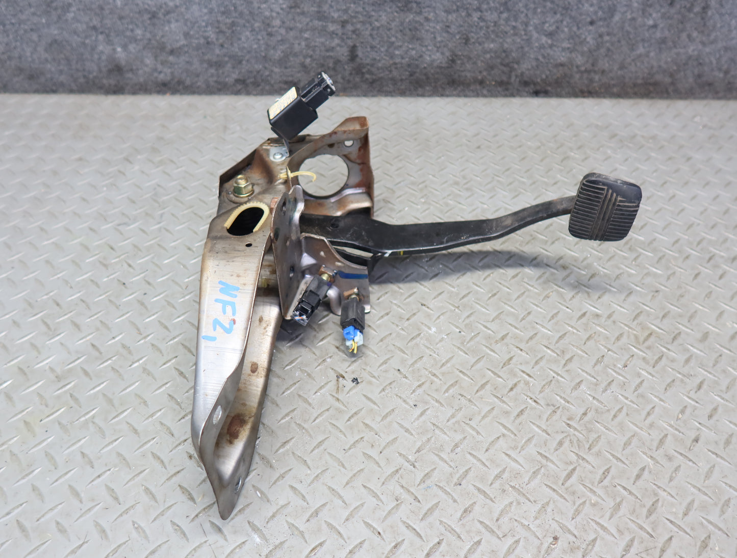 84-86 Nissan Z31 300ZX M/T Set of 3 Gas Acceleration Brake Stop Clutch Pedal OEM
