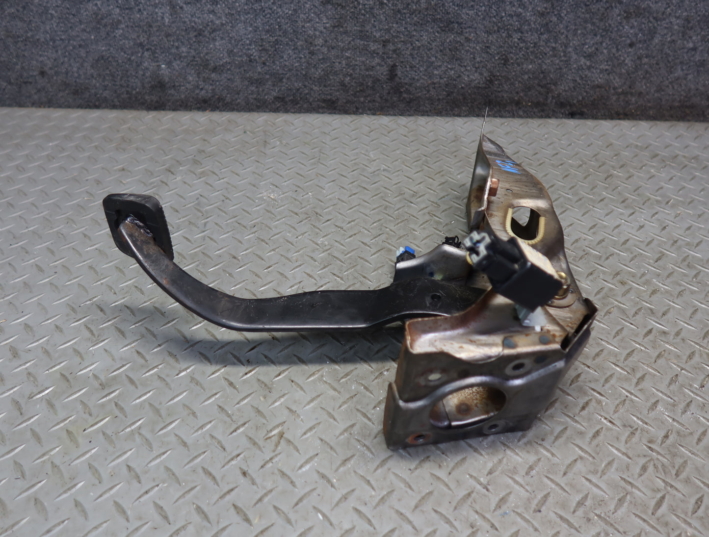 84-86 Nissan Z31 300ZX M/T Set of 3 Gas Acceleration Brake Stop Clutch Pedal OEM