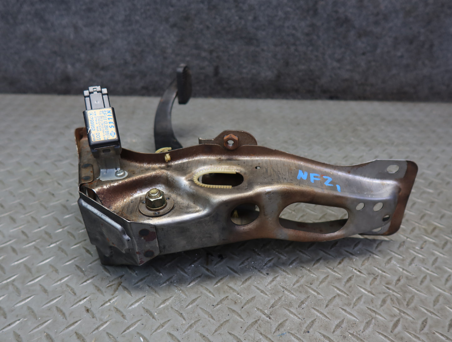 84-86 Nissan Z31 300ZX M/T Set of 3 Gas Acceleration Brake Stop Clutch Pedal OEM