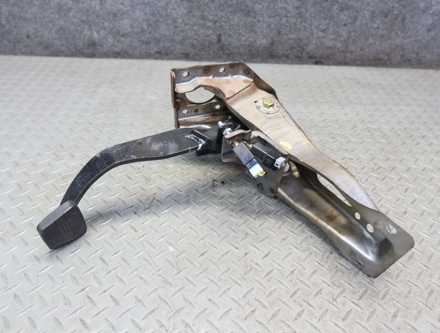 84-86 Nissan Z31 300ZX M/T Set of 3 Gas Acceleration Brake Stop Clutch Pedal OEM