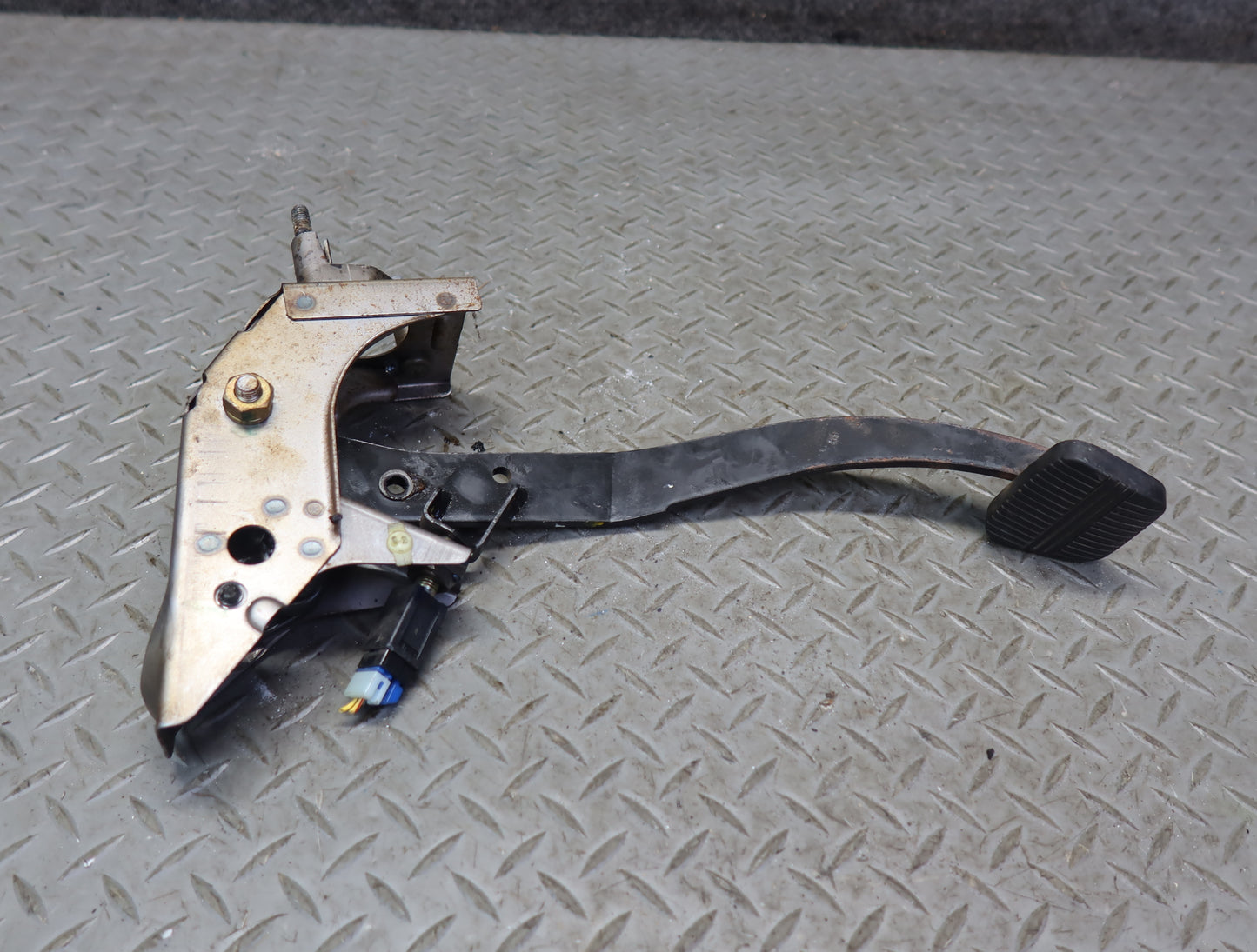 84-86 Nissan Z31 300ZX M/T Set of 3 Gas Acceleration Brake Stop Clutch Pedal OEM