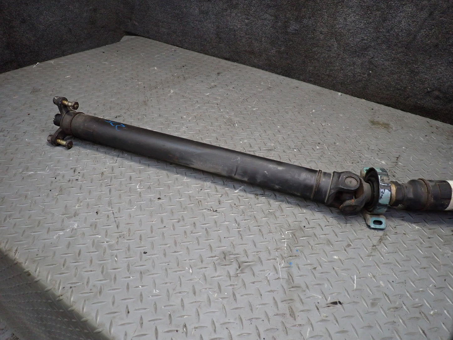 86-89 Mercedes R107 560SL M117 A/T Rear Drive Shaft Driveshaft 86K OEM