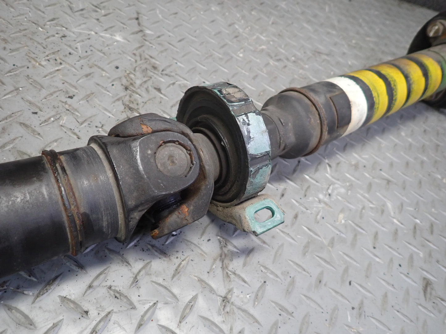 86-89 Mercedes R107 560SL M117 A/T Rear Drive Shaft Driveshaft 86K OEM