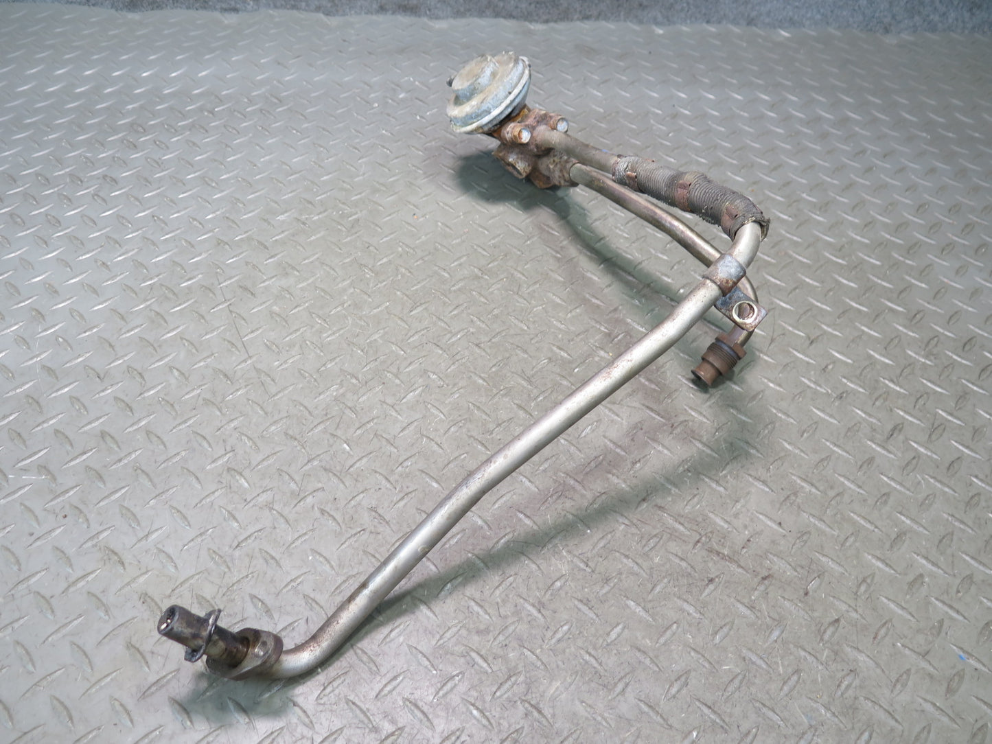 90-96 Nissan Z32 300ZX VG30DE NA Set of 2 EGR Pipe Tube w Valve OEM