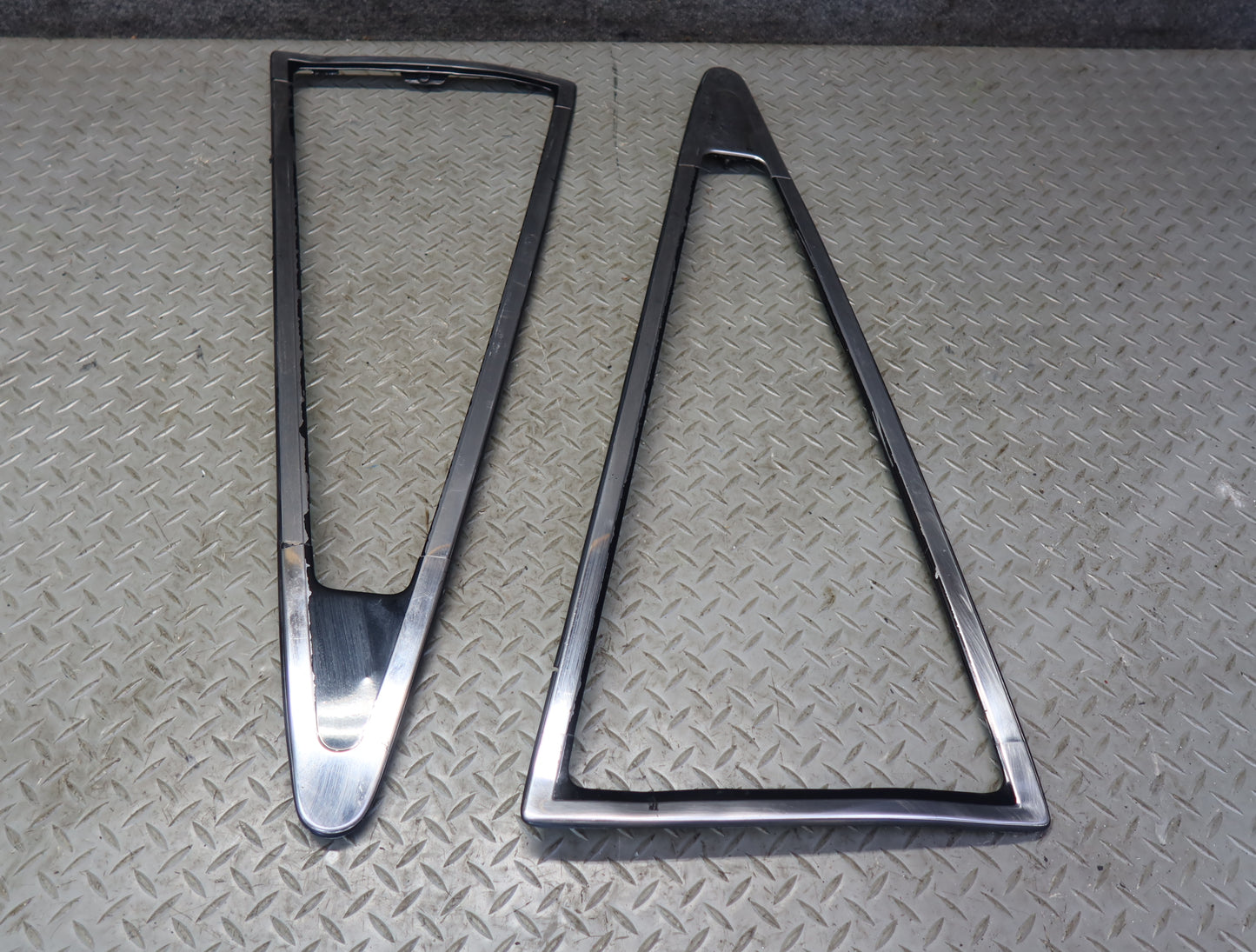 84-89 Nissan Z31 300ZX 2+0 Set of 2 Rear Quarter Window Trim Molding Panel OEM