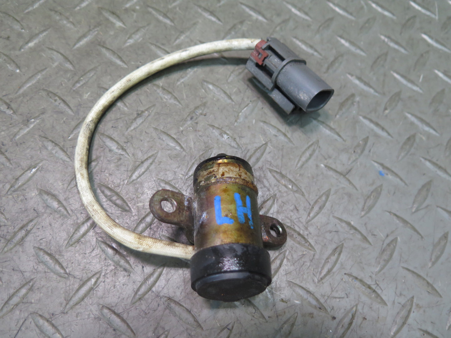 90-96 Nissan Z32 300ZX VG30DE Set of 2 N-vtc Camshaft Solenoid Actuator OEM