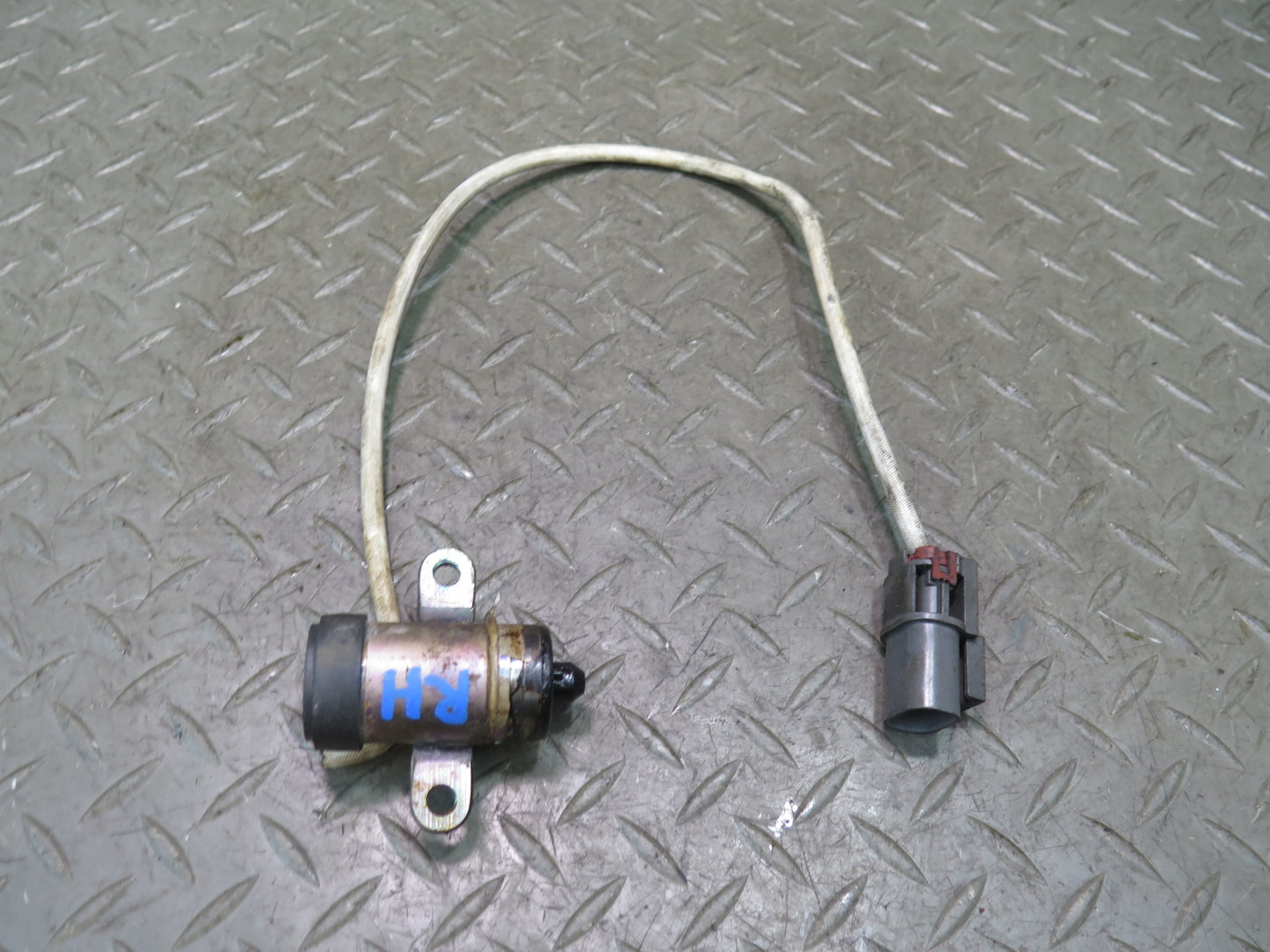 90-96 Nissan Z32 300ZX VG30DE Set of 2 N-vtc Camshaft Solenoid Actuator OEM