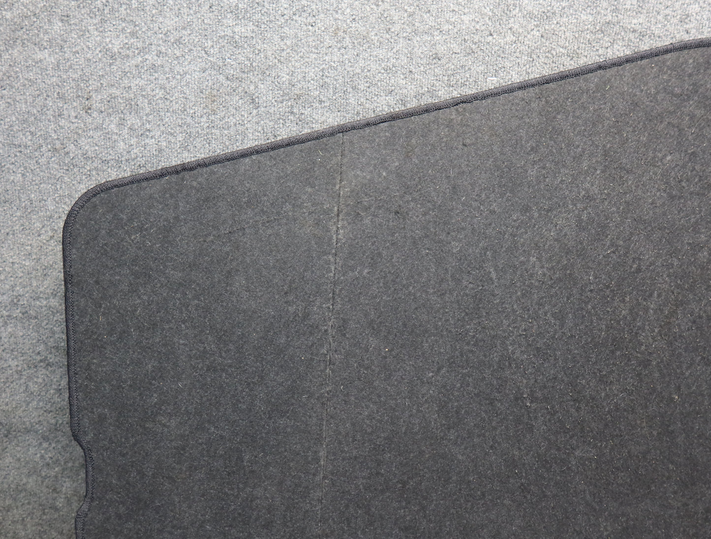 99-01 Toyota Crown JZS175 Sedan Rear Trunk Floor MAT Carpet Cover Black OEM