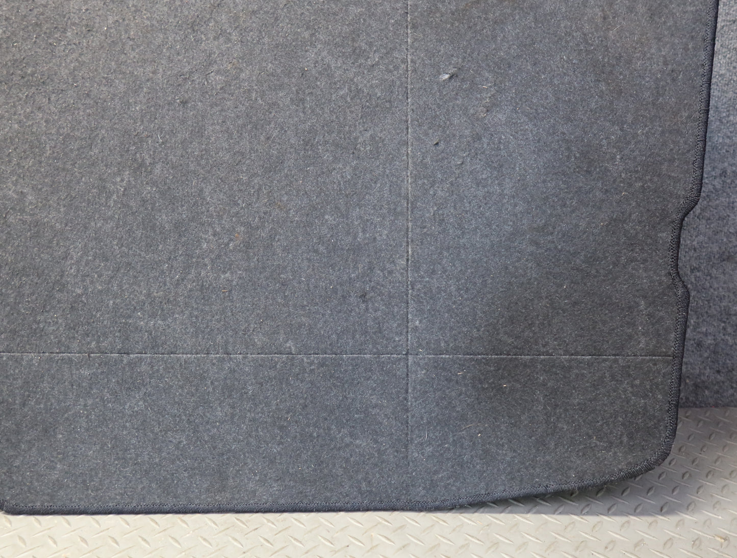 99-01 Toyota Crown JZS175 Sedan Rear Trunk Floor MAT Carpet Cover Black OEM