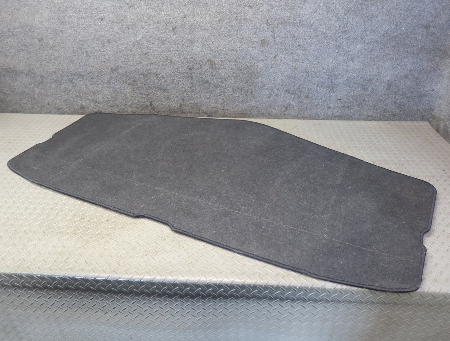99-01 Toyota Crown JZS175 Sedan Rear Trunk Floor MAT Carpet Cover Black OEM
