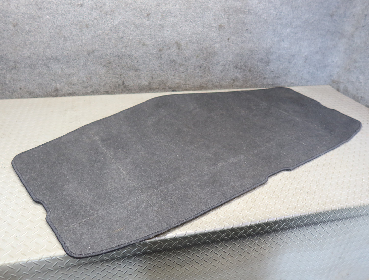 99-01 Toyota Crown JZS175 Sedan Rear Trunk Floor MAT Carpet Cover Black OEM