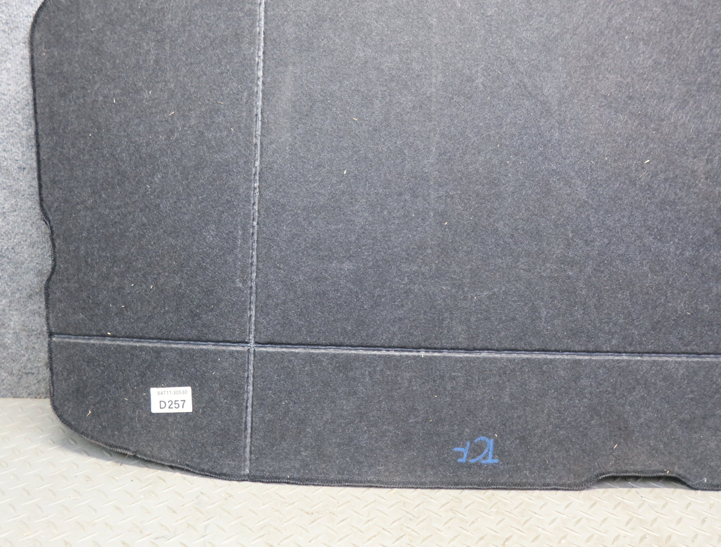 99-01 Toyota Crown JZS175 Sedan Rear Trunk Floor MAT Carpet Cover Black OEM