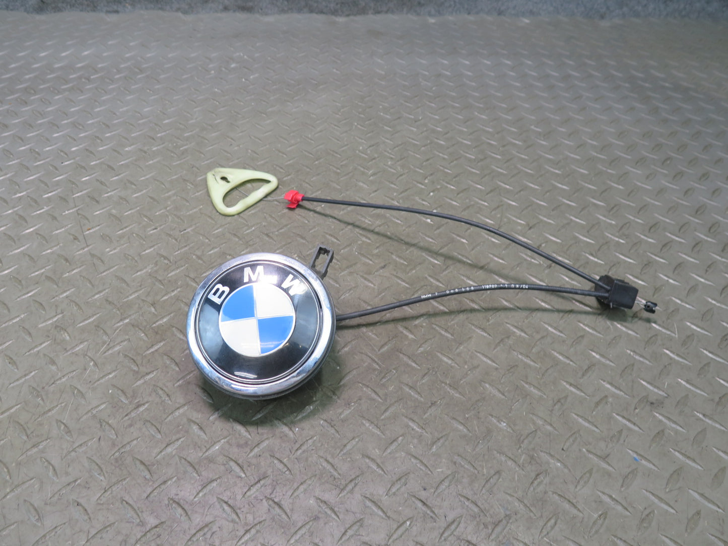 2006-2010 BMW E63 E64 M6 Rear Trunk Lid Open Release Handle w Emblem 7061327